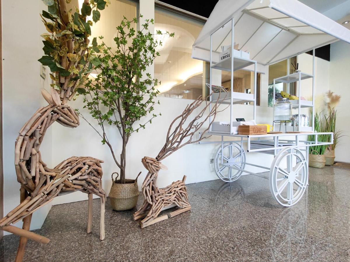 Lovestar Lakeside Hotel - Stars Building Nam Loan Ngoại thất bức ảnh