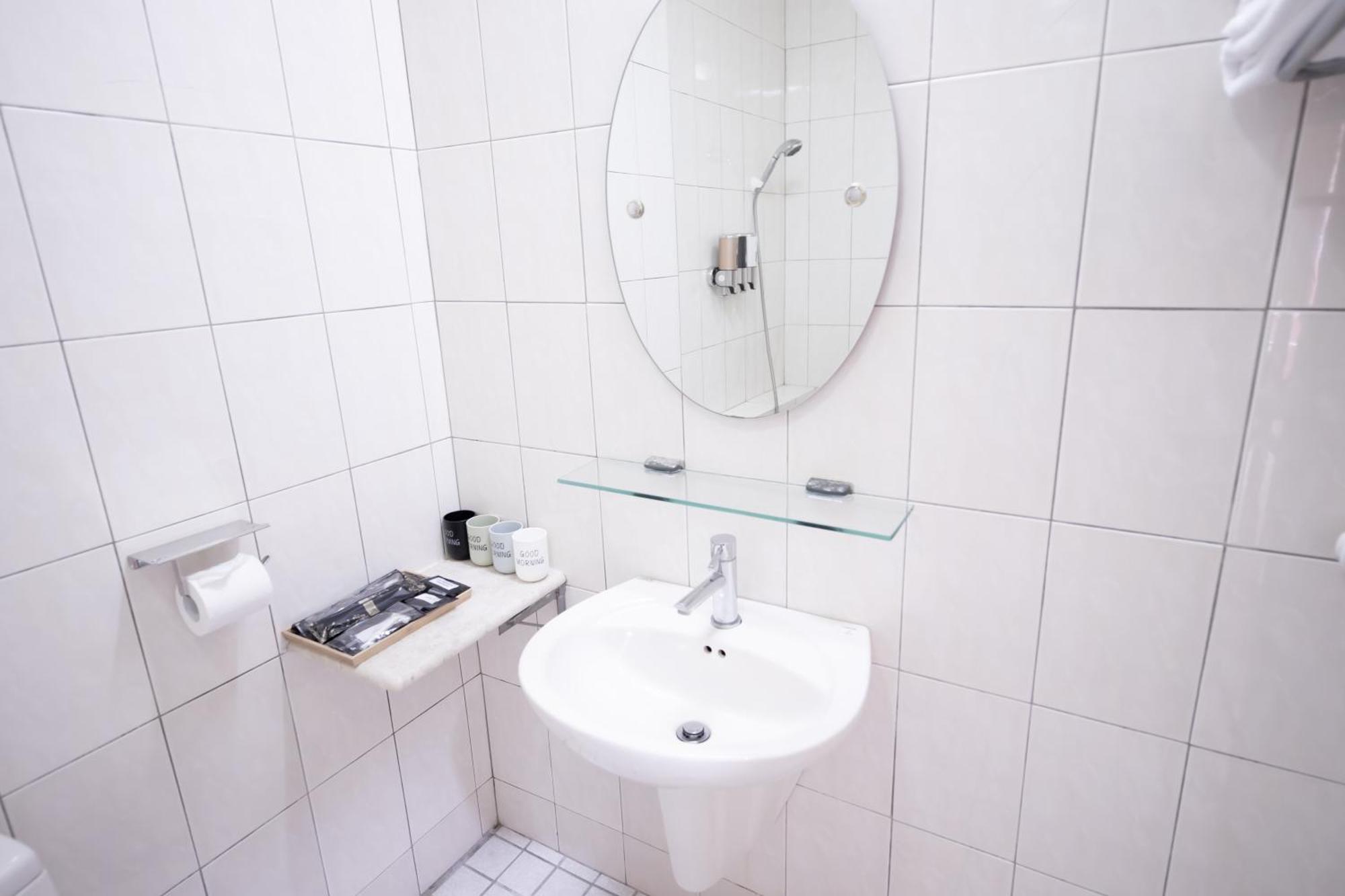 Lovestar Lakeside Hotel - Stars Building Nam Loan Phòng bức ảnh