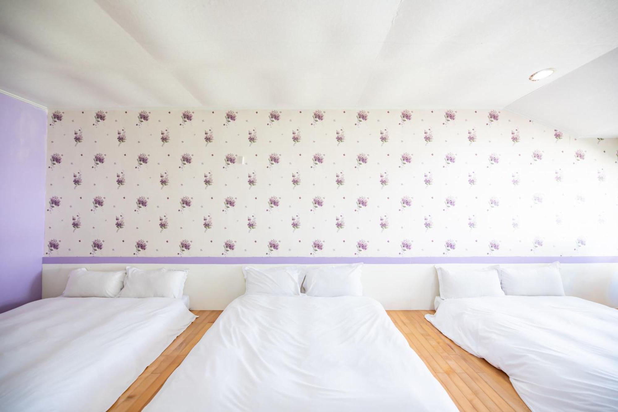 Lovestar Lakeside Hotel - Stars Building Nam Loan Phòng bức ảnh